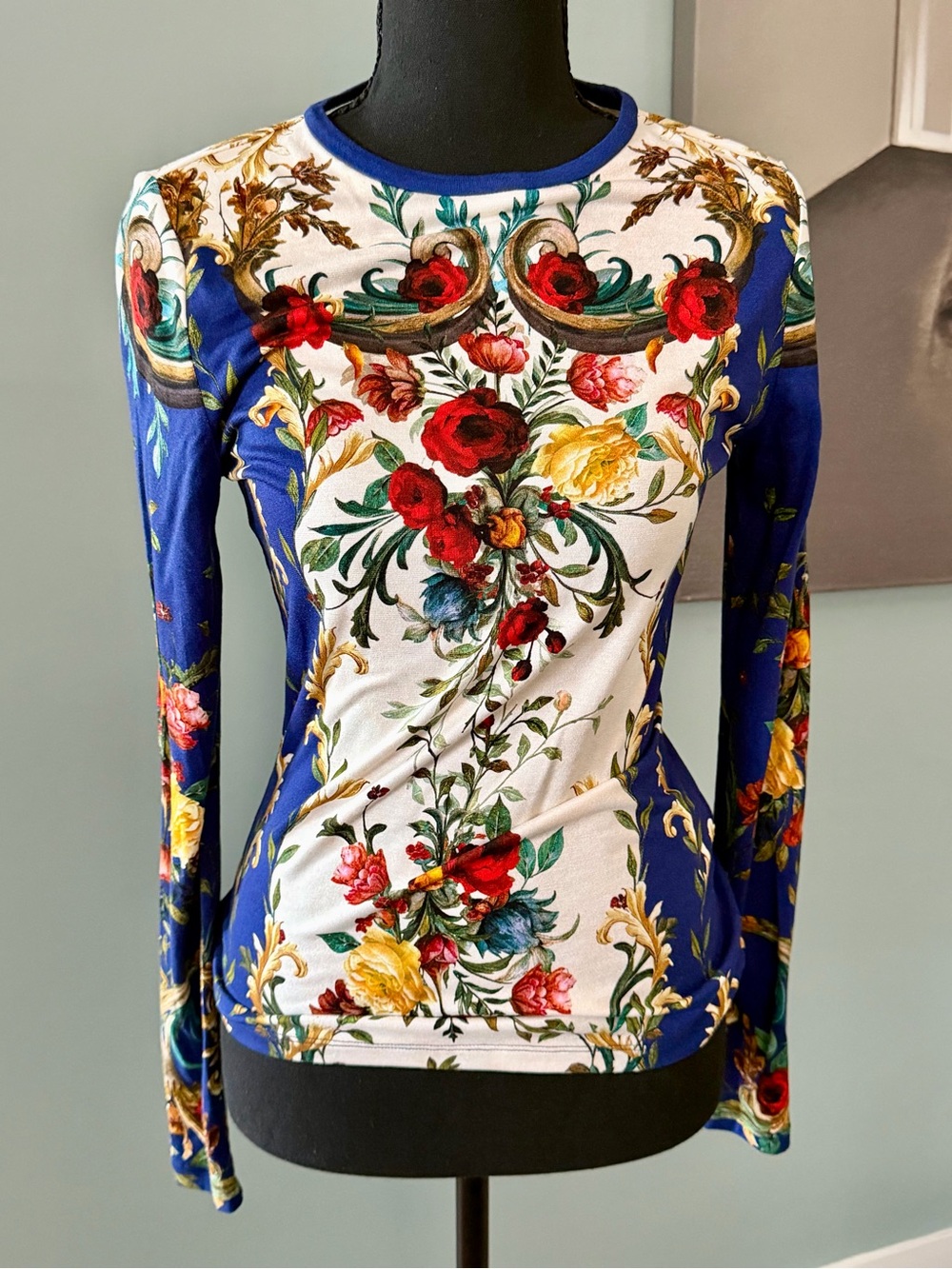 Floral Long-Sleeve Crewneck Top in Blue and Cream - Picture 3 of 4